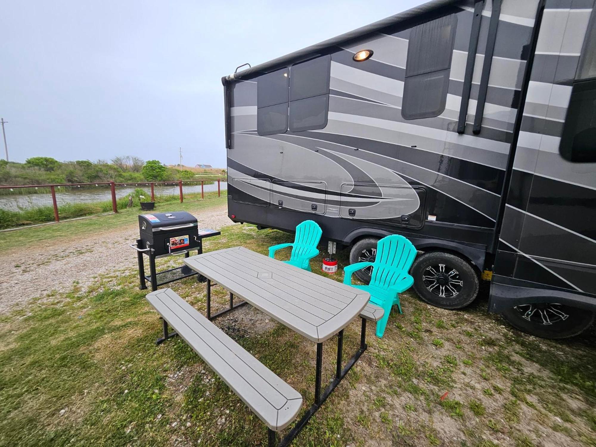 Hailey'S Beach-N-Bay Rv Resort Gilchrist Exterior photo